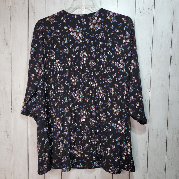J Jill Wearever Women's Black Floral Accordian Pleated Back Shirt Size Large. - Picture 7 of 8